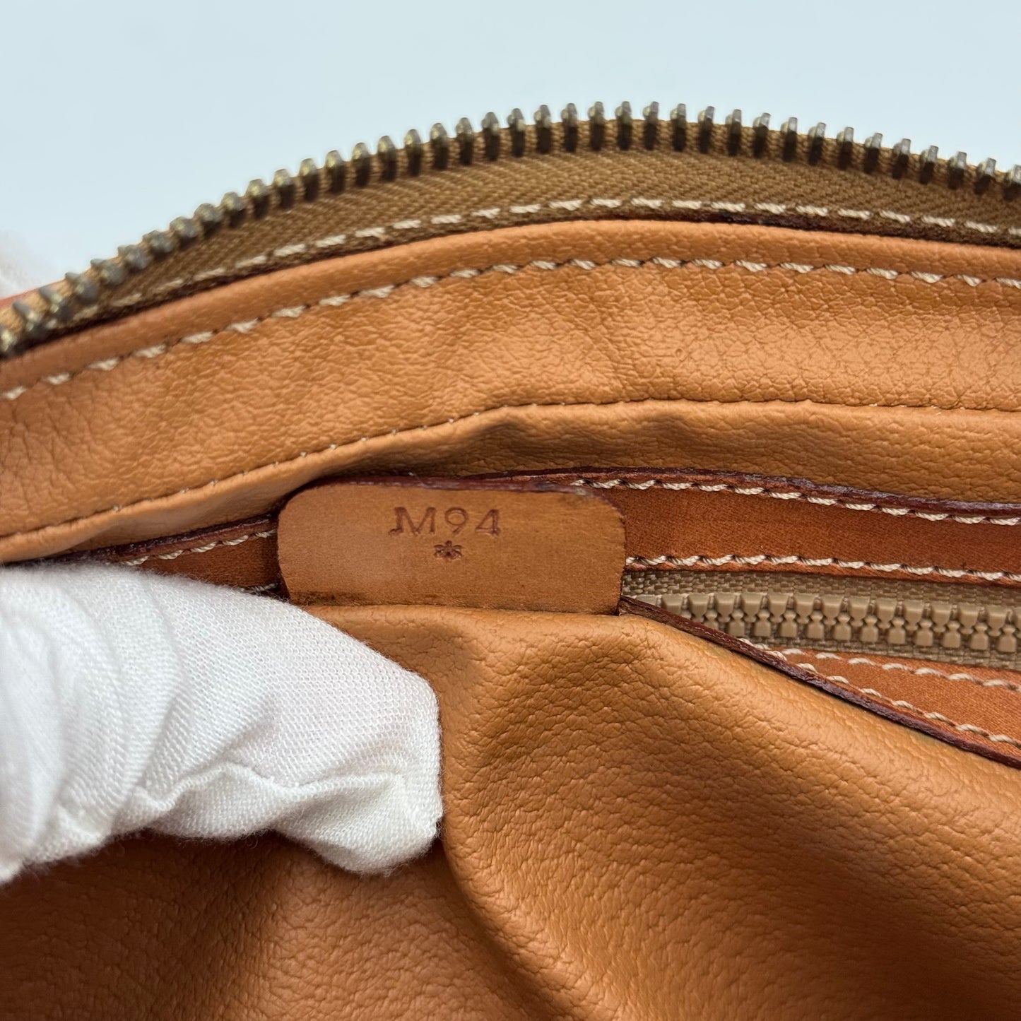 Celine Messenger