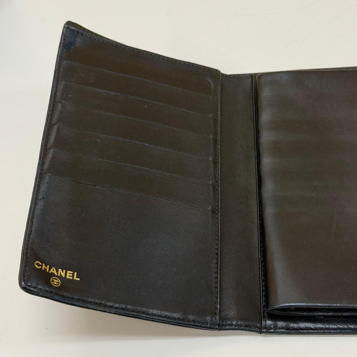 Chanel portefeuille caviar