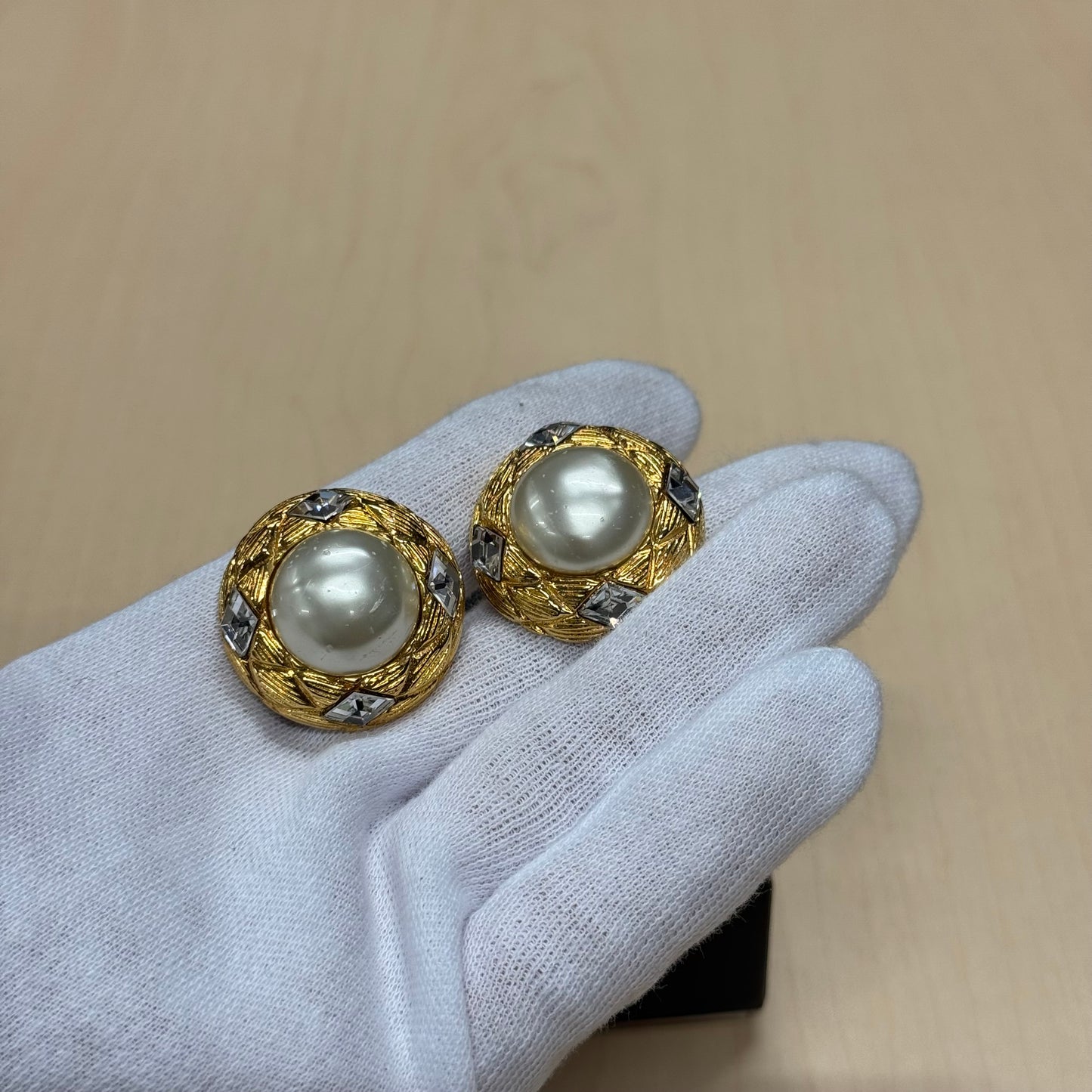 Chanel Clips perles et cristaux