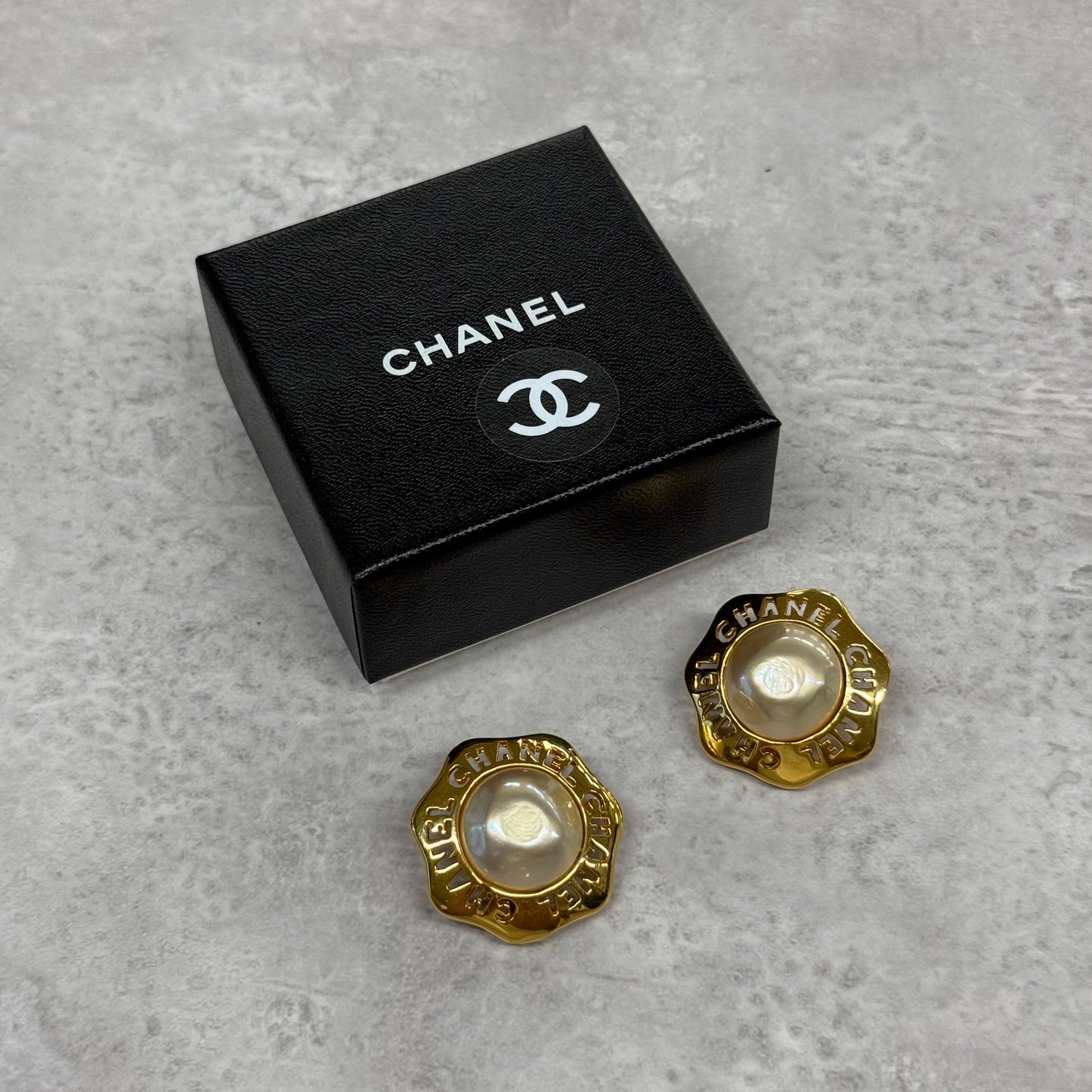 Chanel clips perles baroques