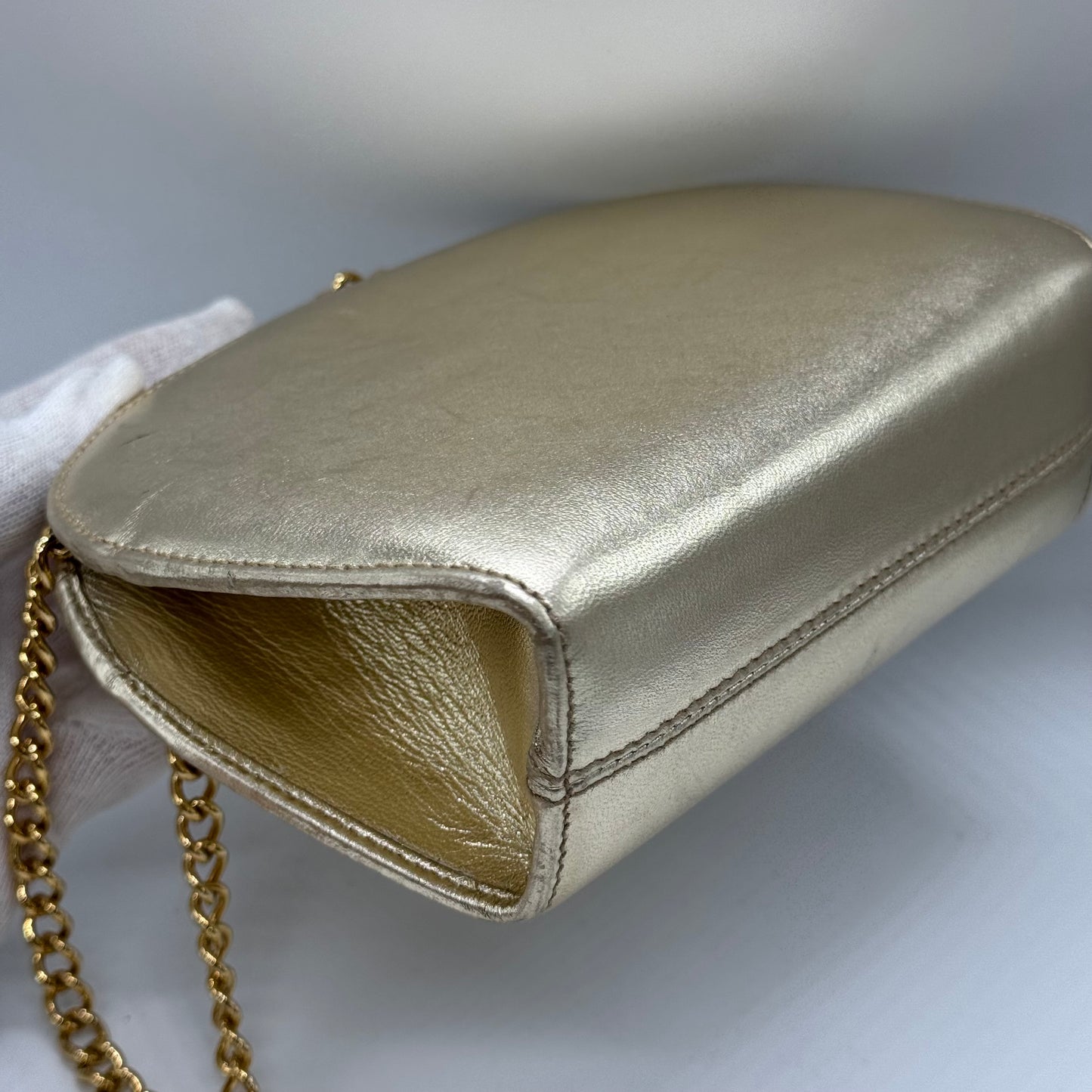 Ferragamo mini sac doré