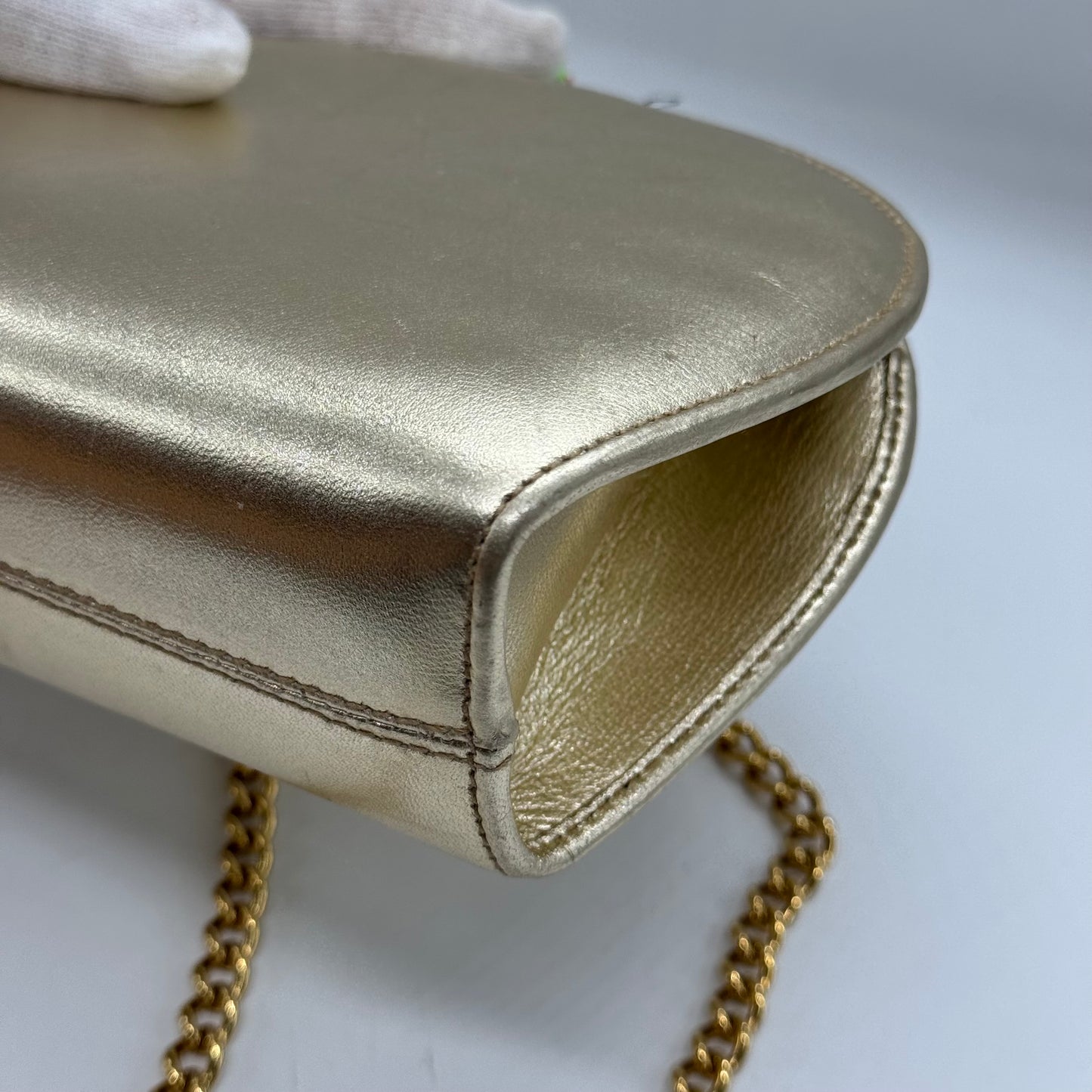 Ferragamo mini sac doré