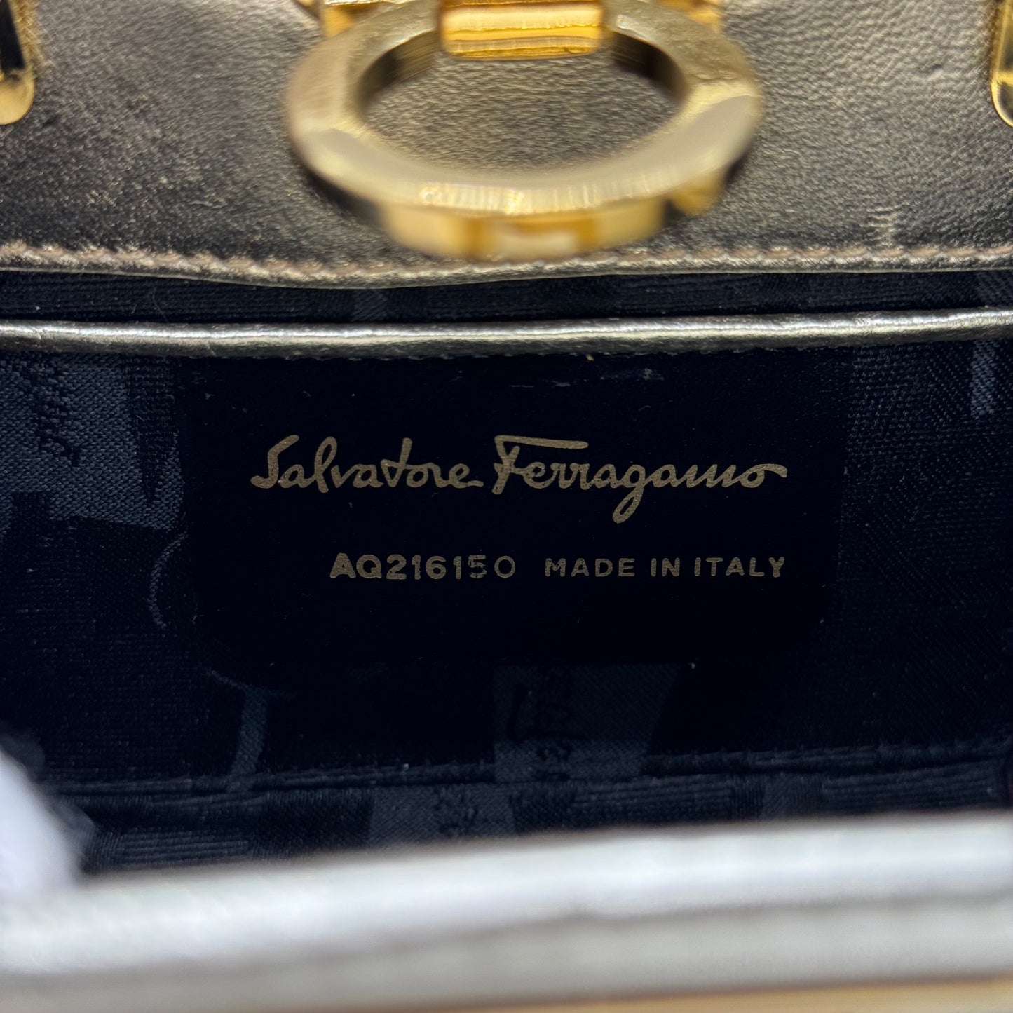 Ferragamo mini sac doré