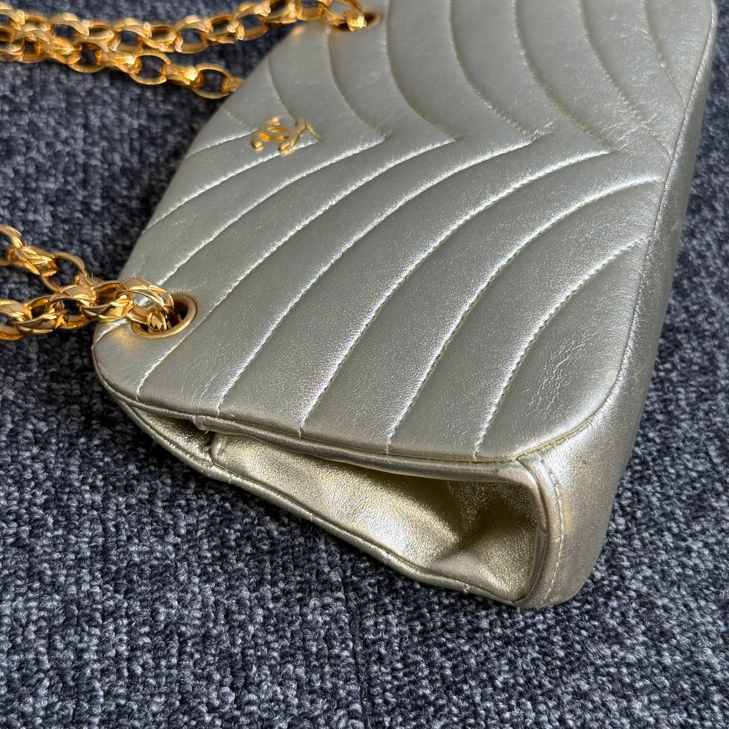 Chanel édition limitée doré