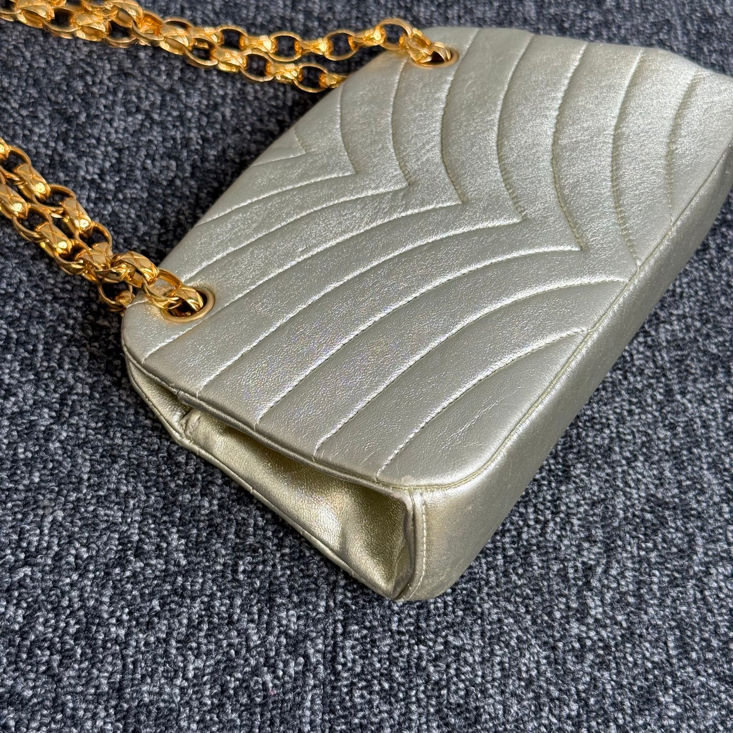 Chanel édition limitée doré