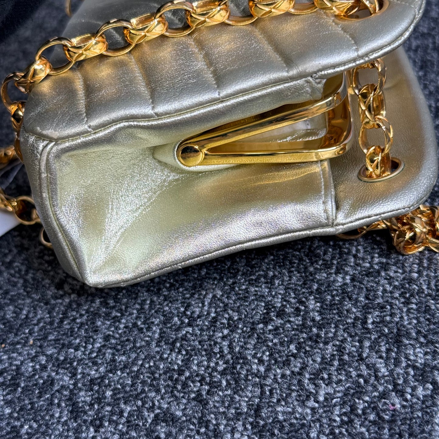 Chanel édition limitée doré