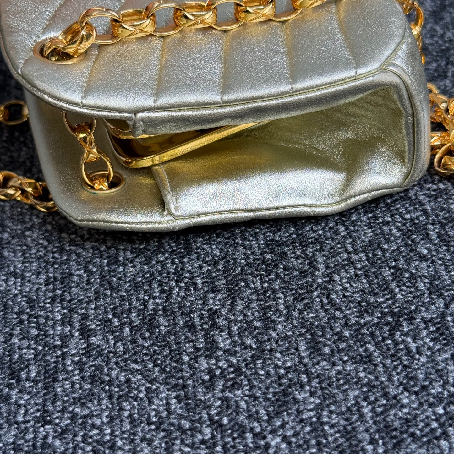 Chanel édition limitée doré