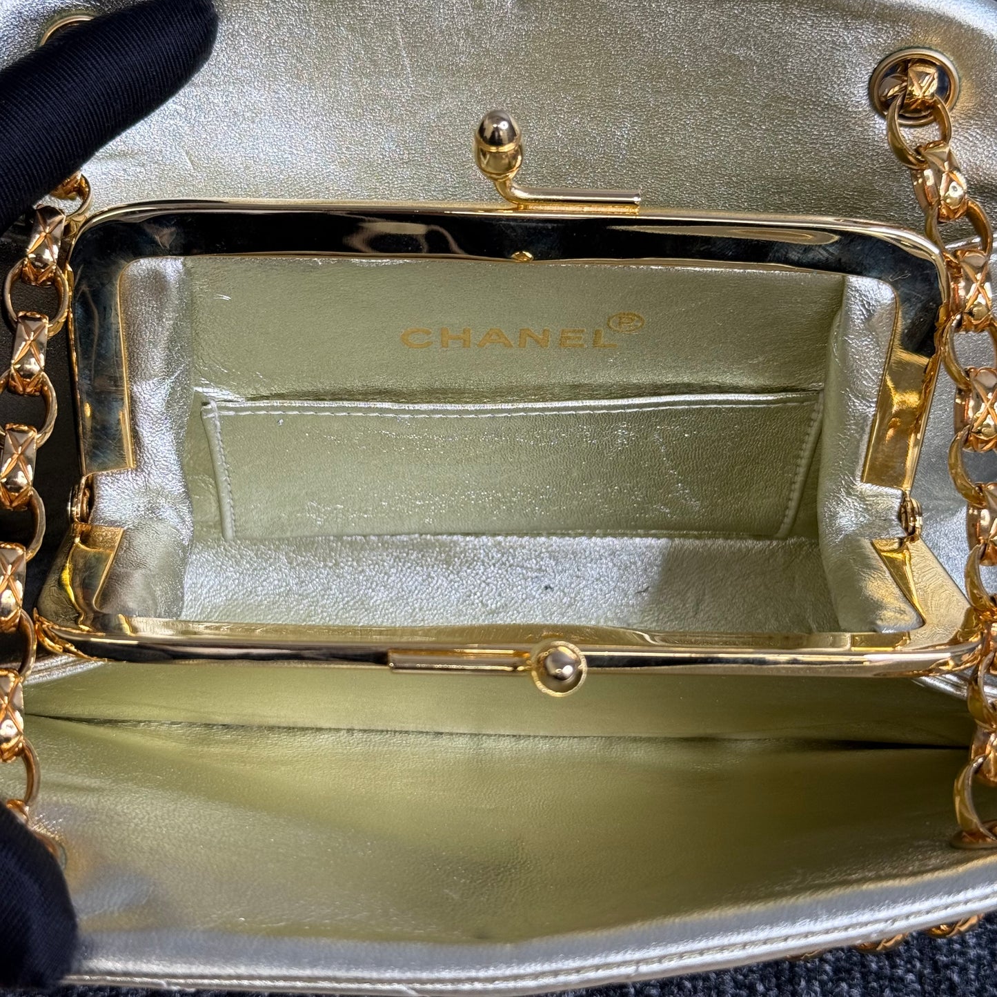 Chanel édition limitée doré
