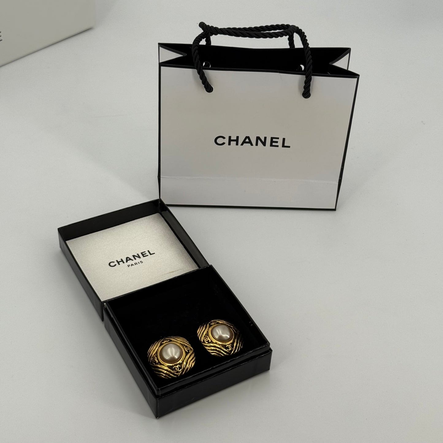 Chanel Clips d'oreilles perles