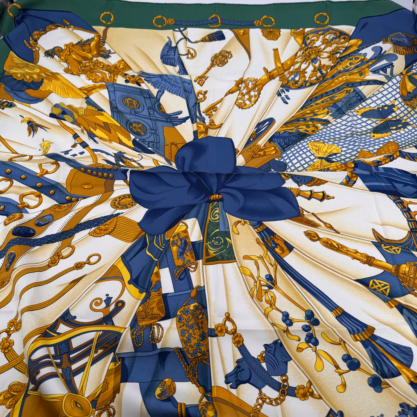Hermès carré “soleil de soie “