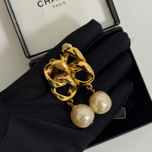 CHANEL pendants d’oreilles perles