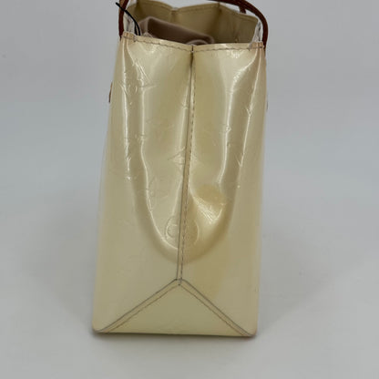 Louis Vuitton reade
