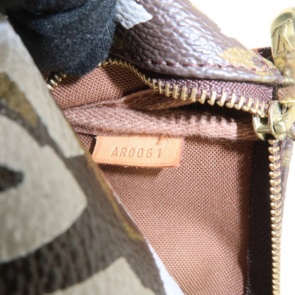 Louis Vuitton Pochette accessoire Graffiti