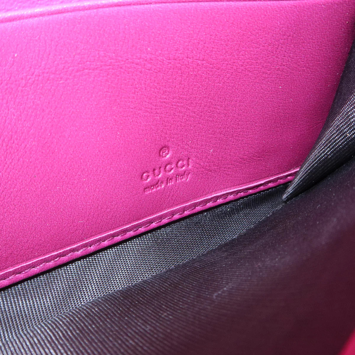 Gucci portefeuille vernis rose