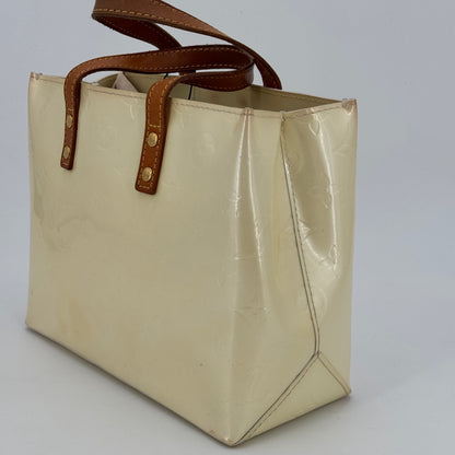 Louis Vuitton reade