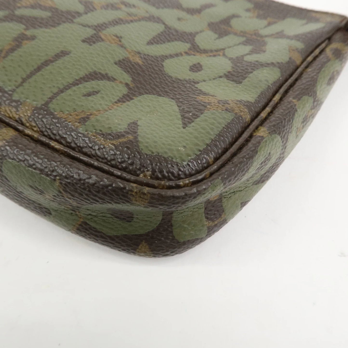 Louis Vuitton Pochette accessoire Graffiti