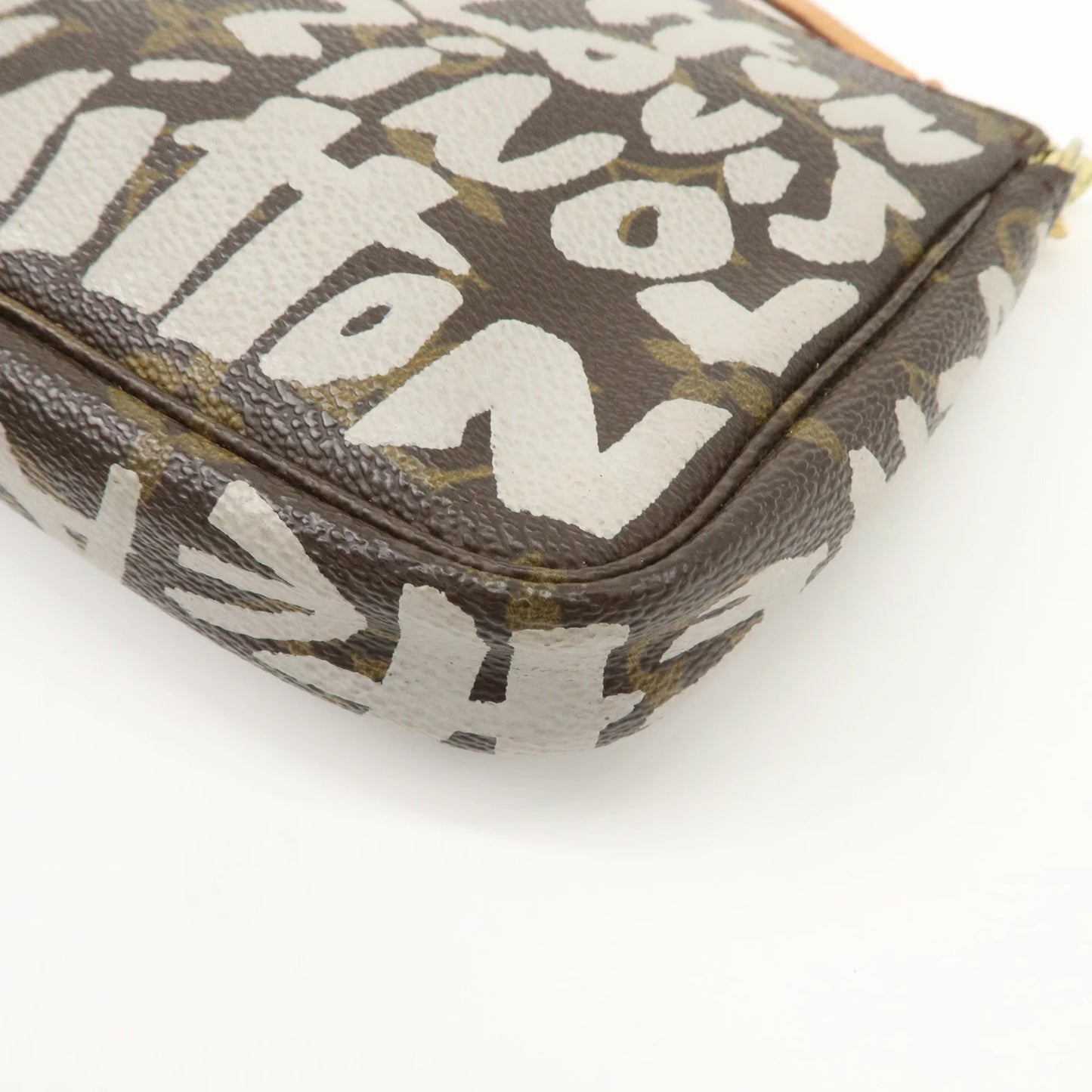 Louis Vuitton Pochette accessoire Graffiti
