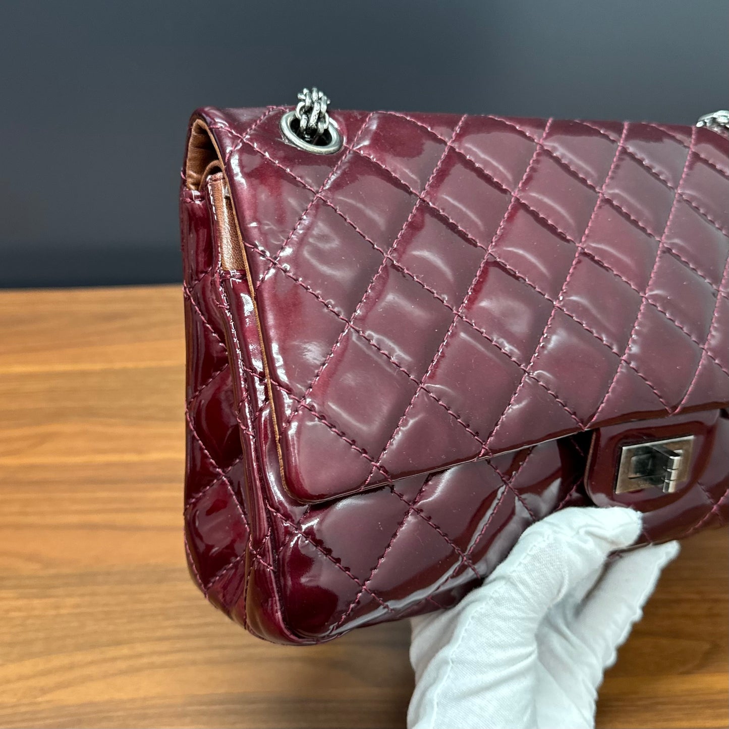 Sac 2.55 vernis bordeaux Chanel