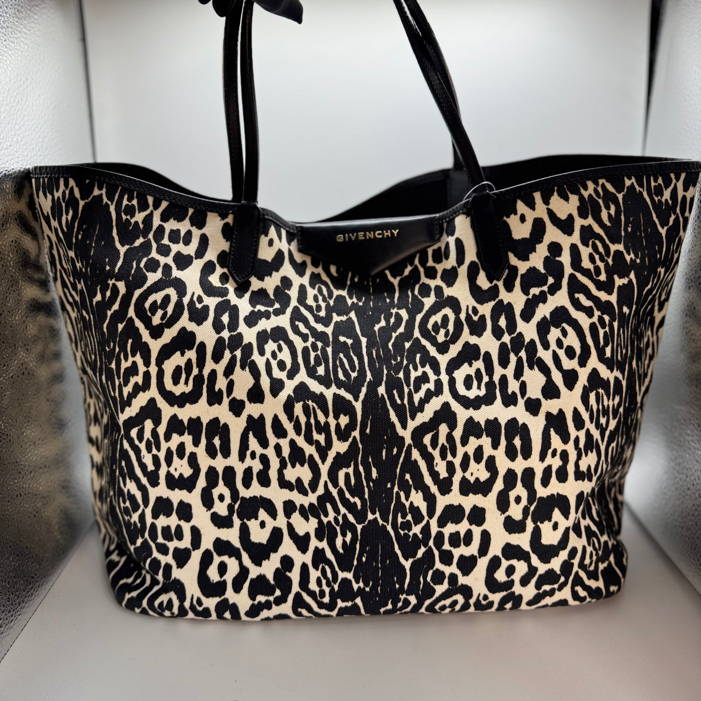Givenchy Shopping