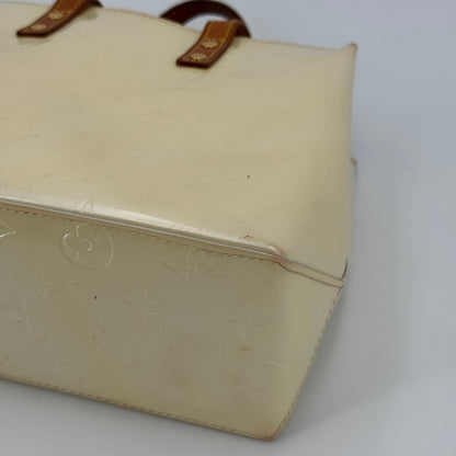 Louis Vuitton reade