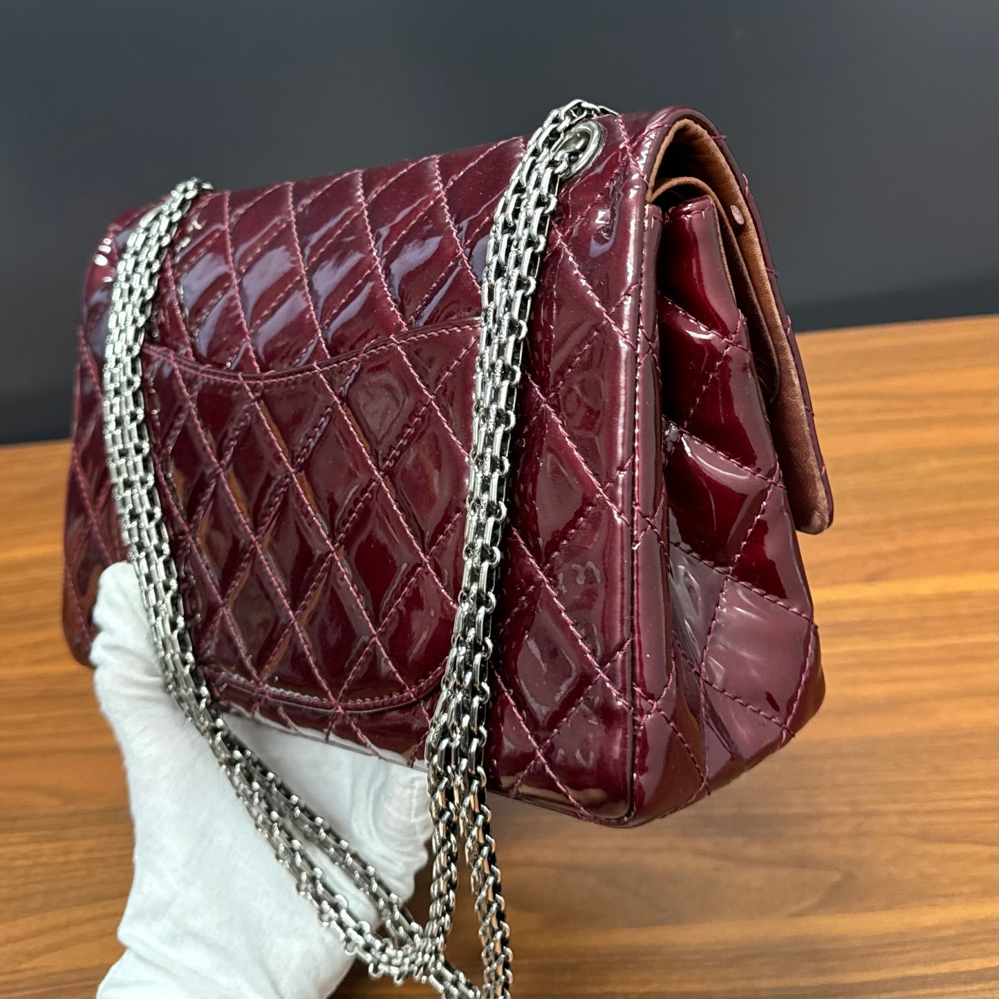 Sac 2.55 vernis bordeaux Chanel