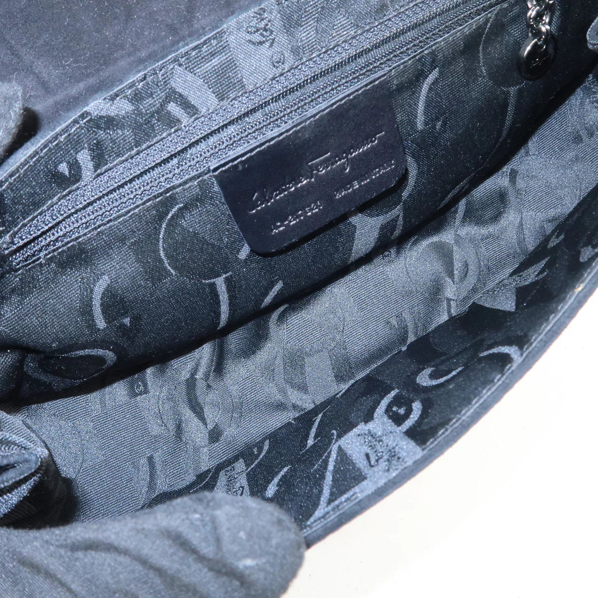 Ferragamo Gancini Baguette