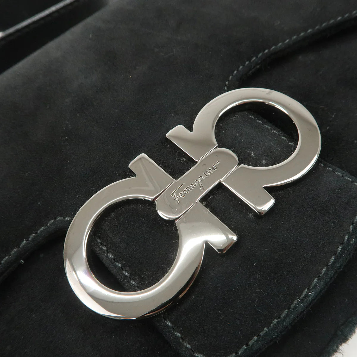 Ferragamo Gancini Baguette