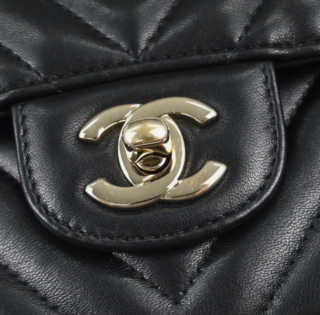 Chanel timeless 11.12 chevrons