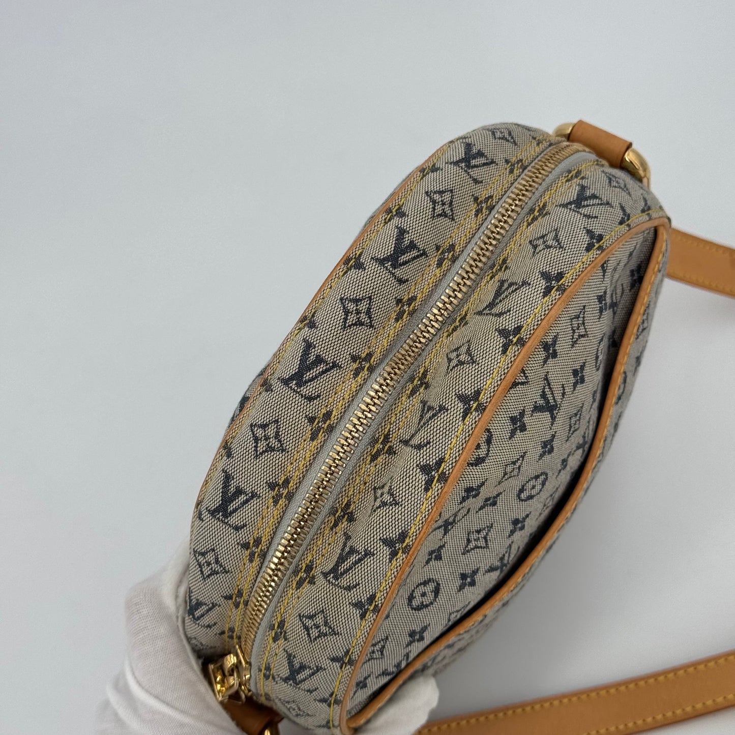 Louis Vuitton  Jeanne