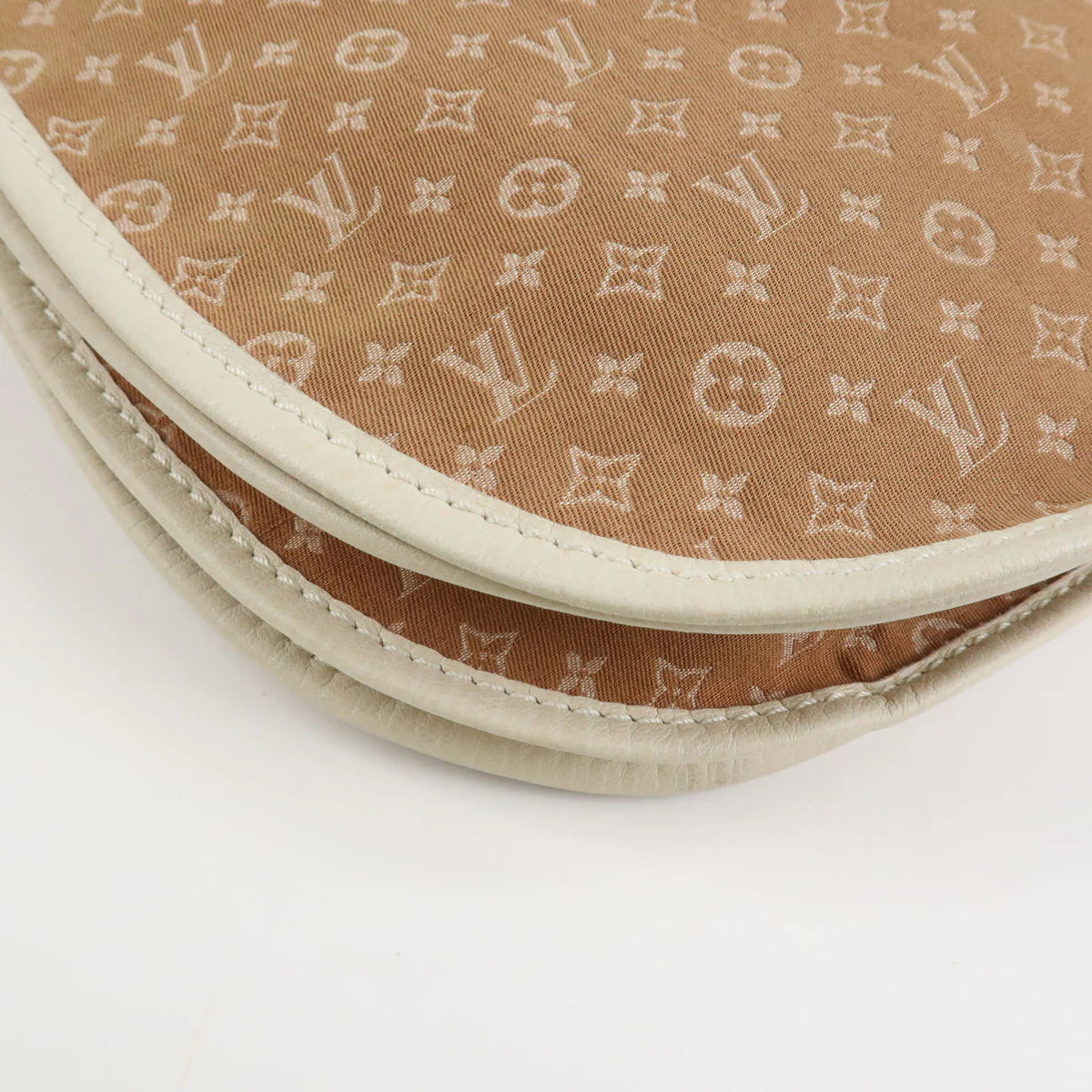 Louis Vuitton Aman