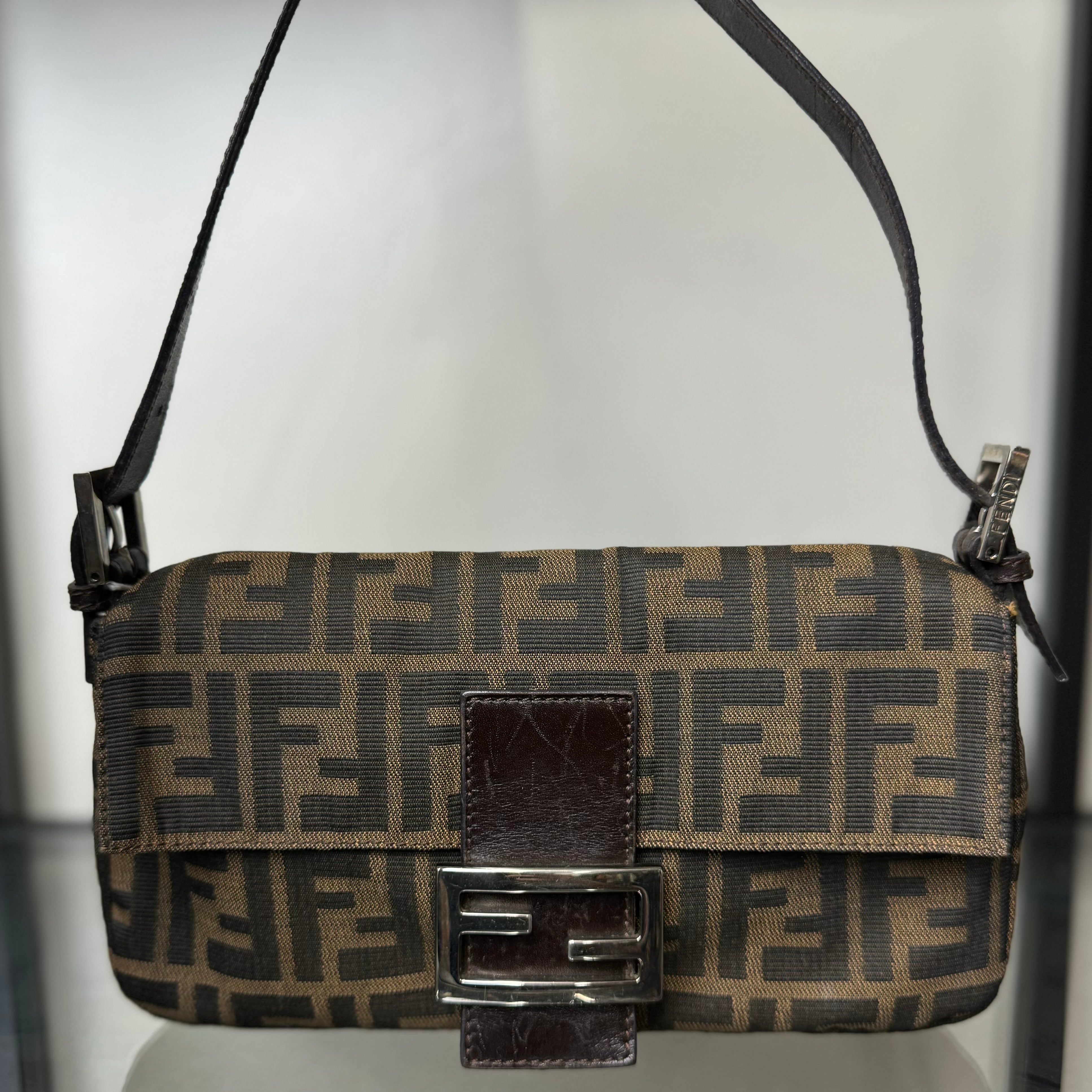 Sac fendi wholeselling deals monogramme