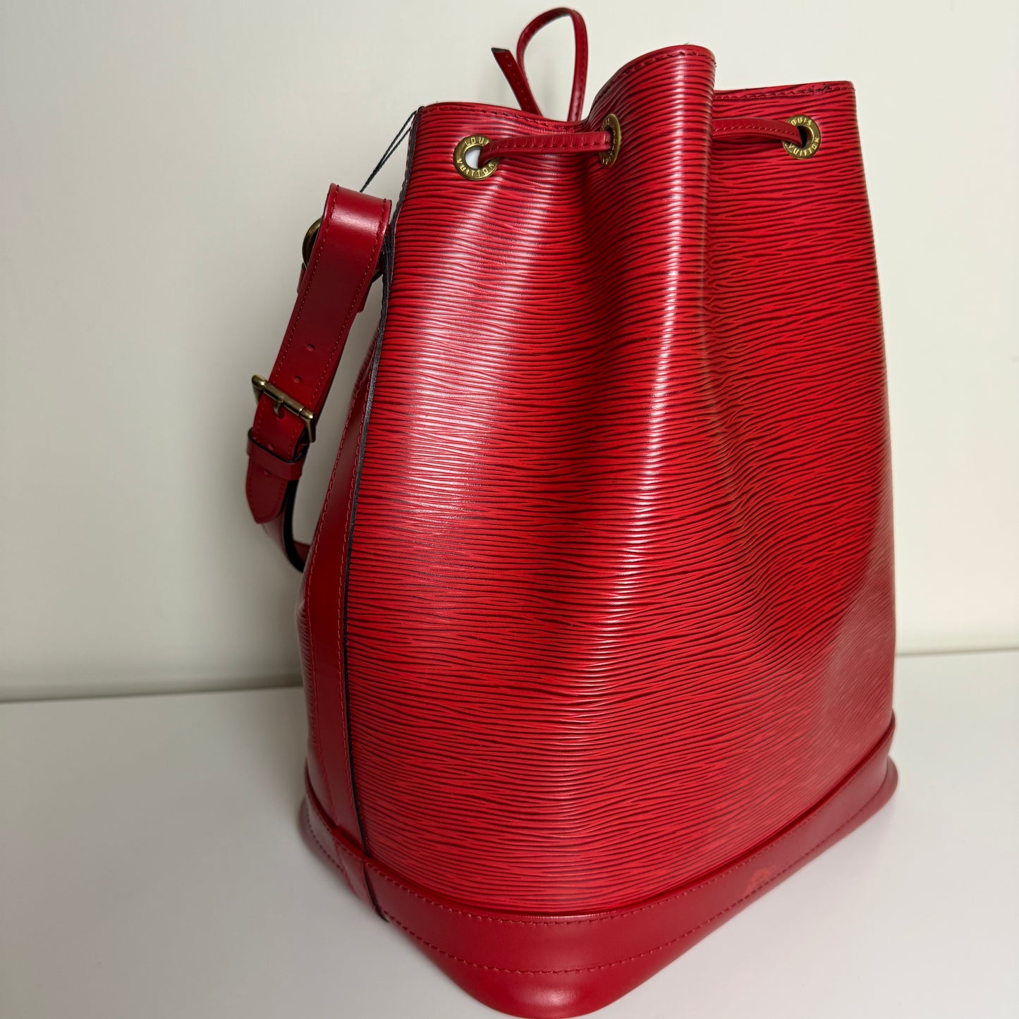 Sac Noé GM Épi rouge Louis Vuitton