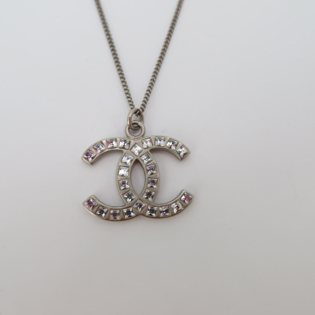 Chanel Pendentif double C