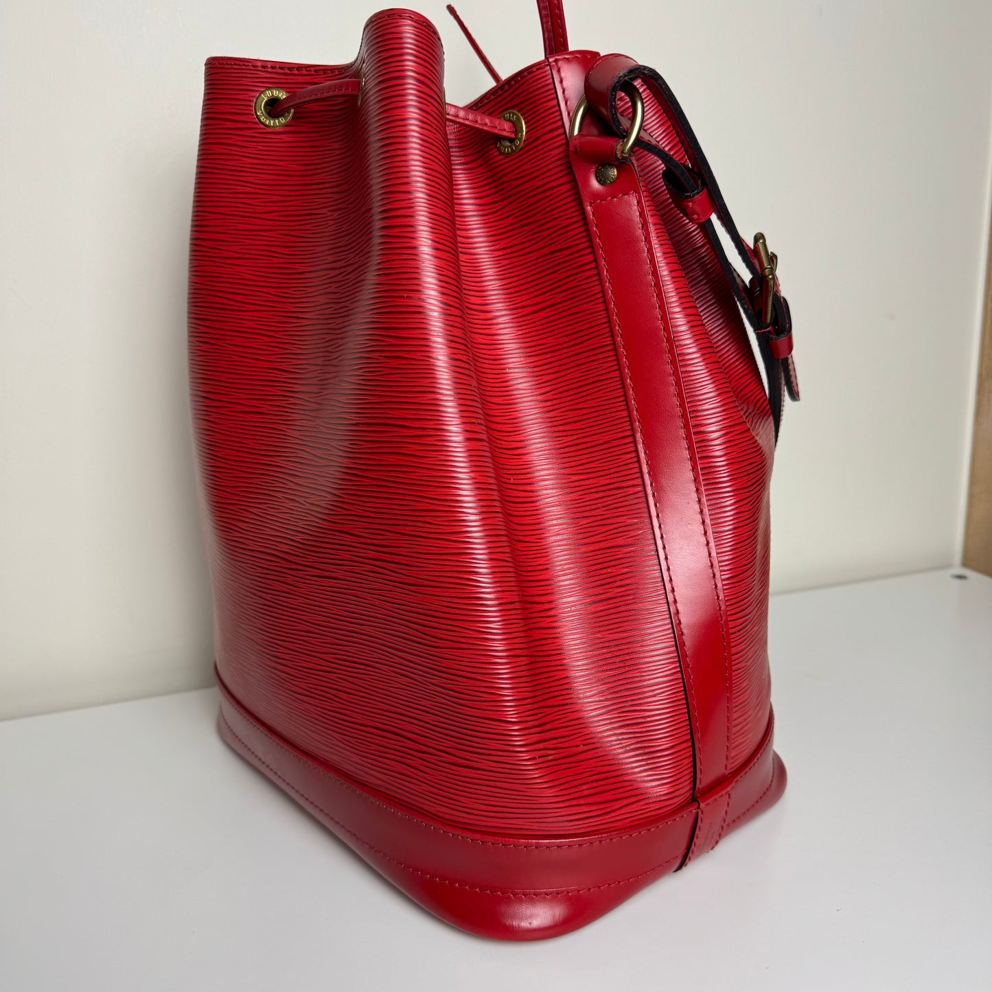 Sac Noé GM Épi rouge Louis Vuitton