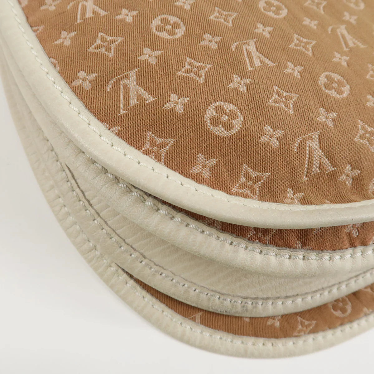 Louis Vuitton Aman