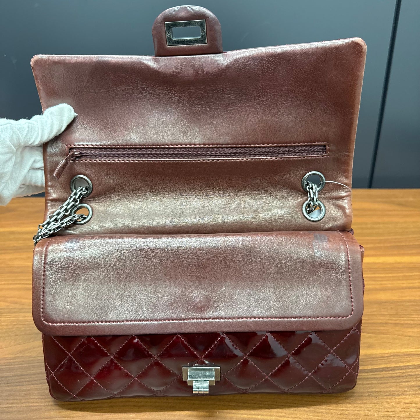 Sac 2.55 vernis bordeaux Chanel