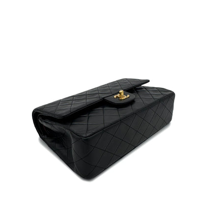 Chanel Classique medium