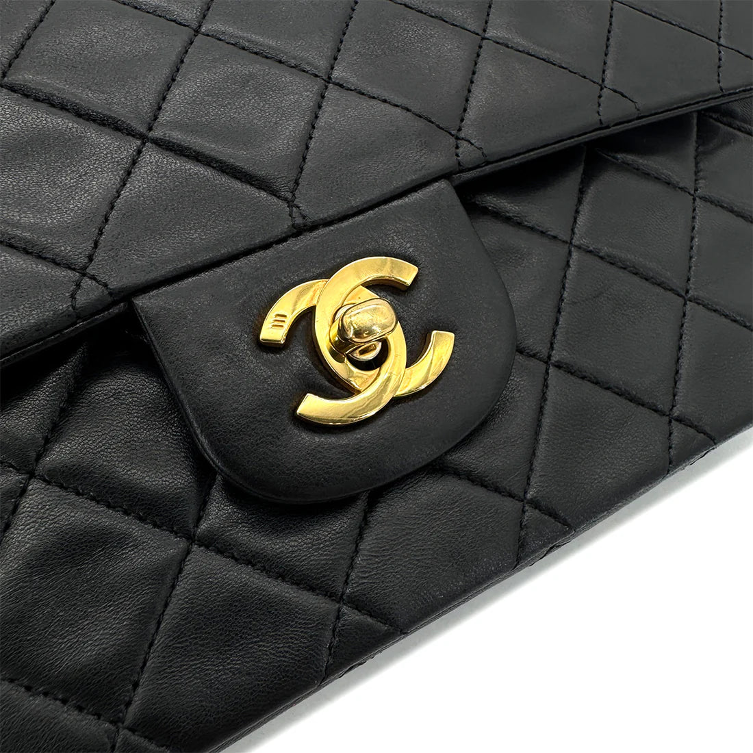 Chanel Classique medium