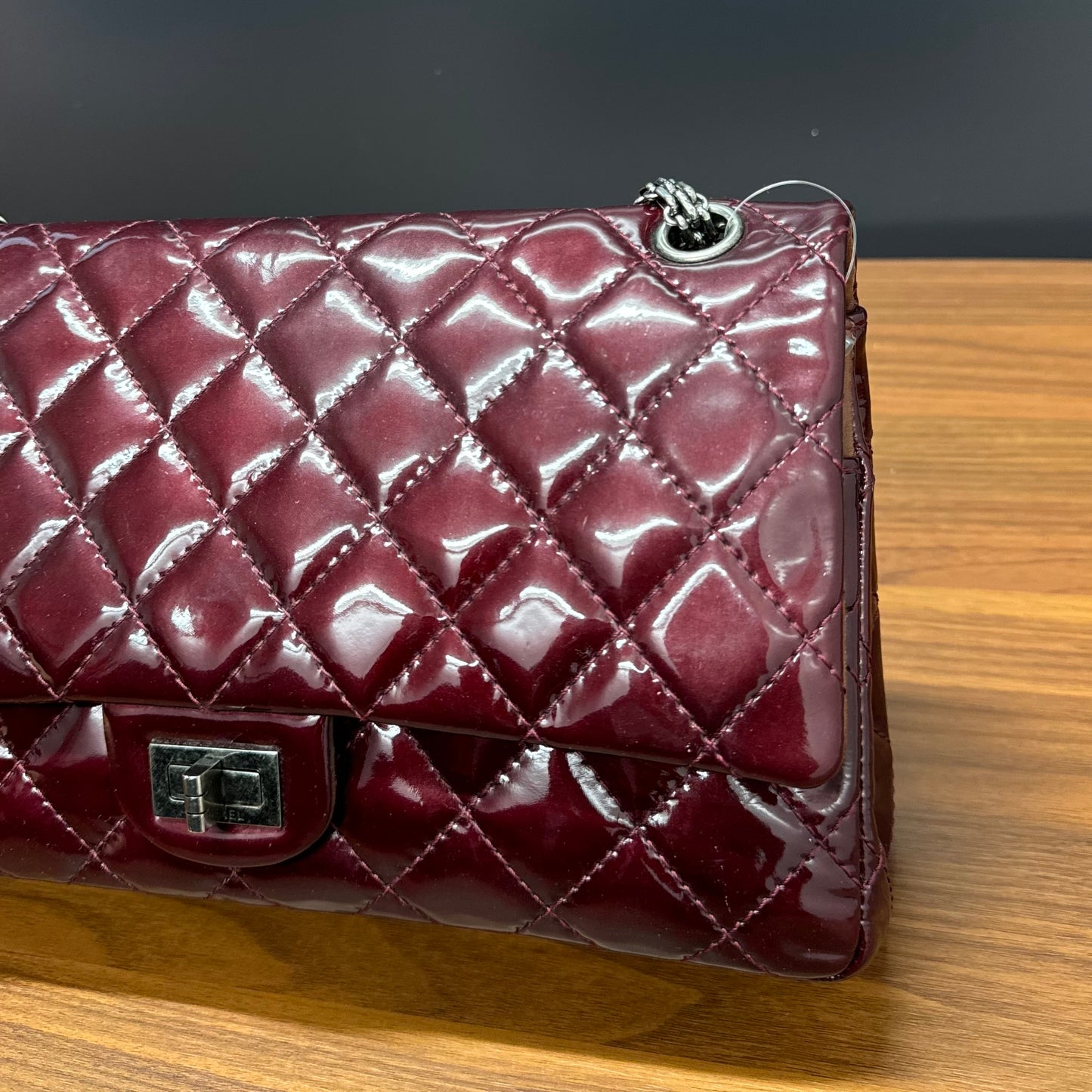 Sac 2.55 vernis bordeaux Chanel