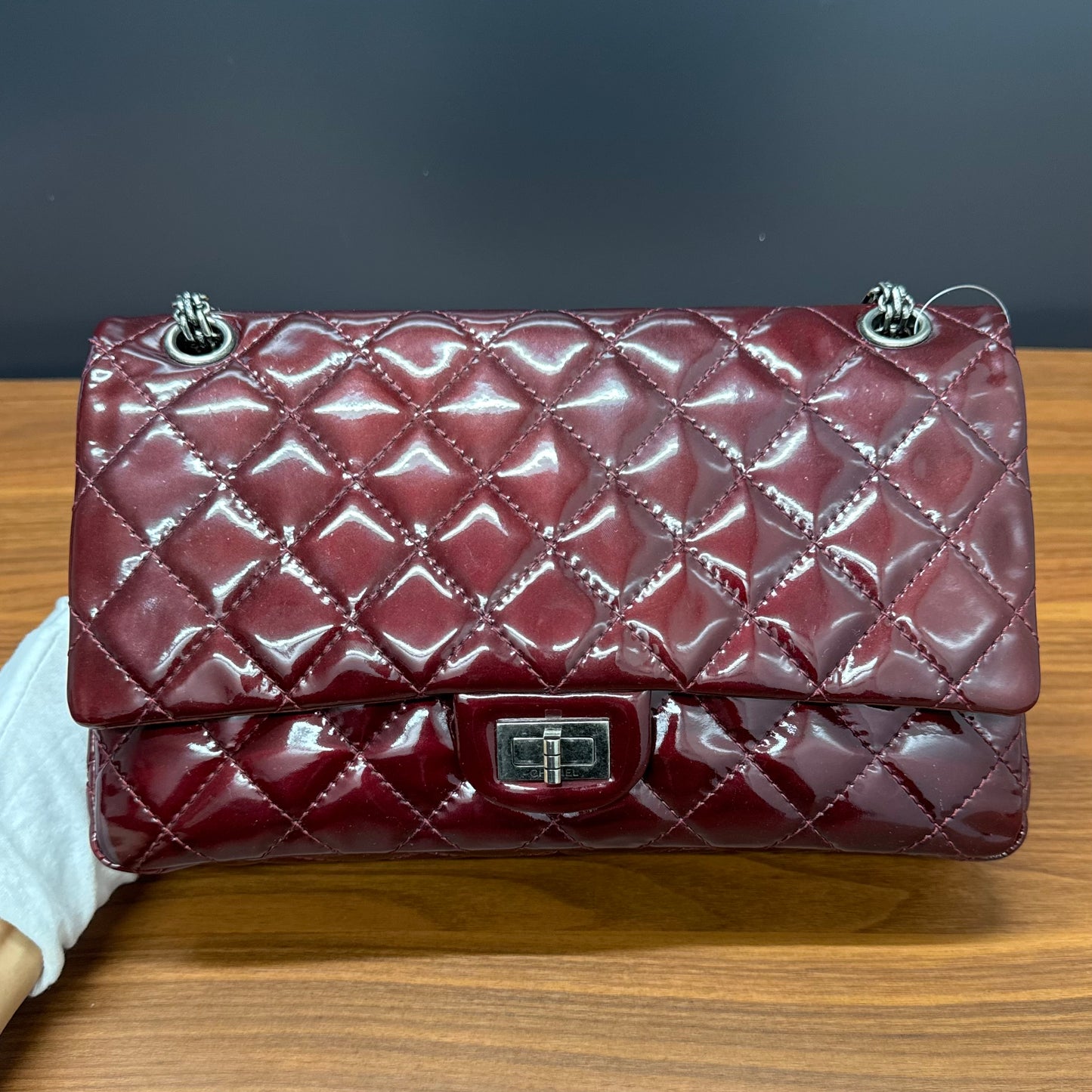 Sac 2.55 vernis bordeaux Chanel