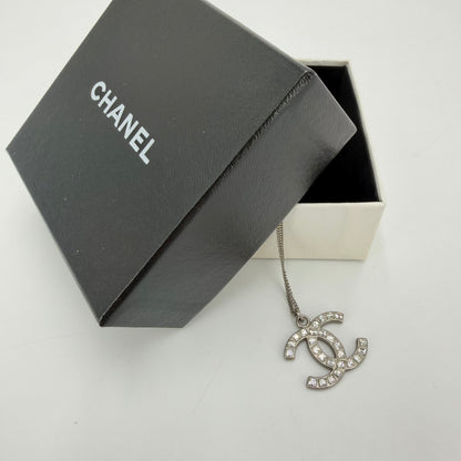 Chanel Pendentif double C