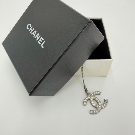 Chanel Pendentif double C