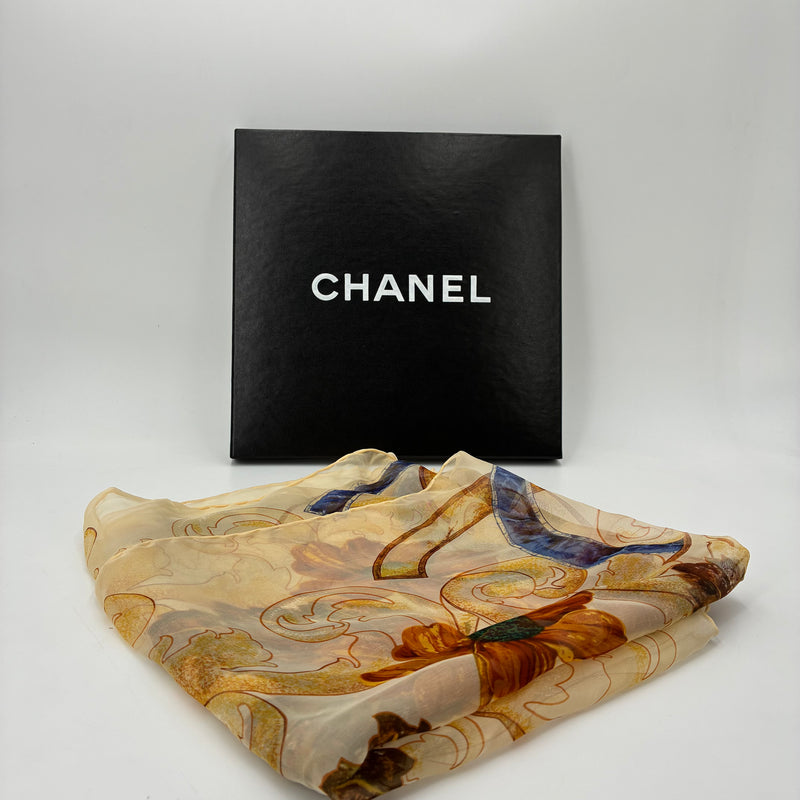 Chanel Carré Tournesol Baroque