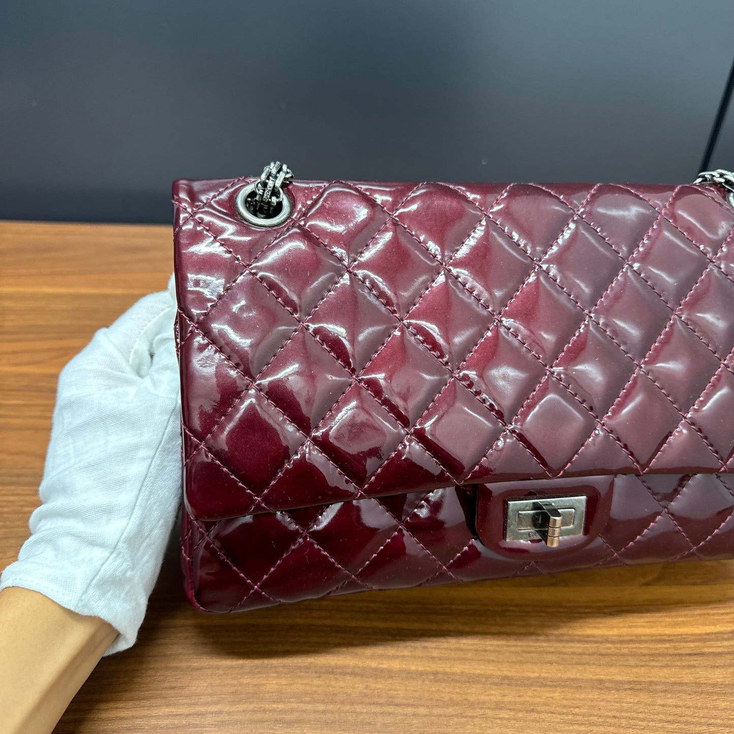 Sac 2.55 vernis bordeaux Chanel