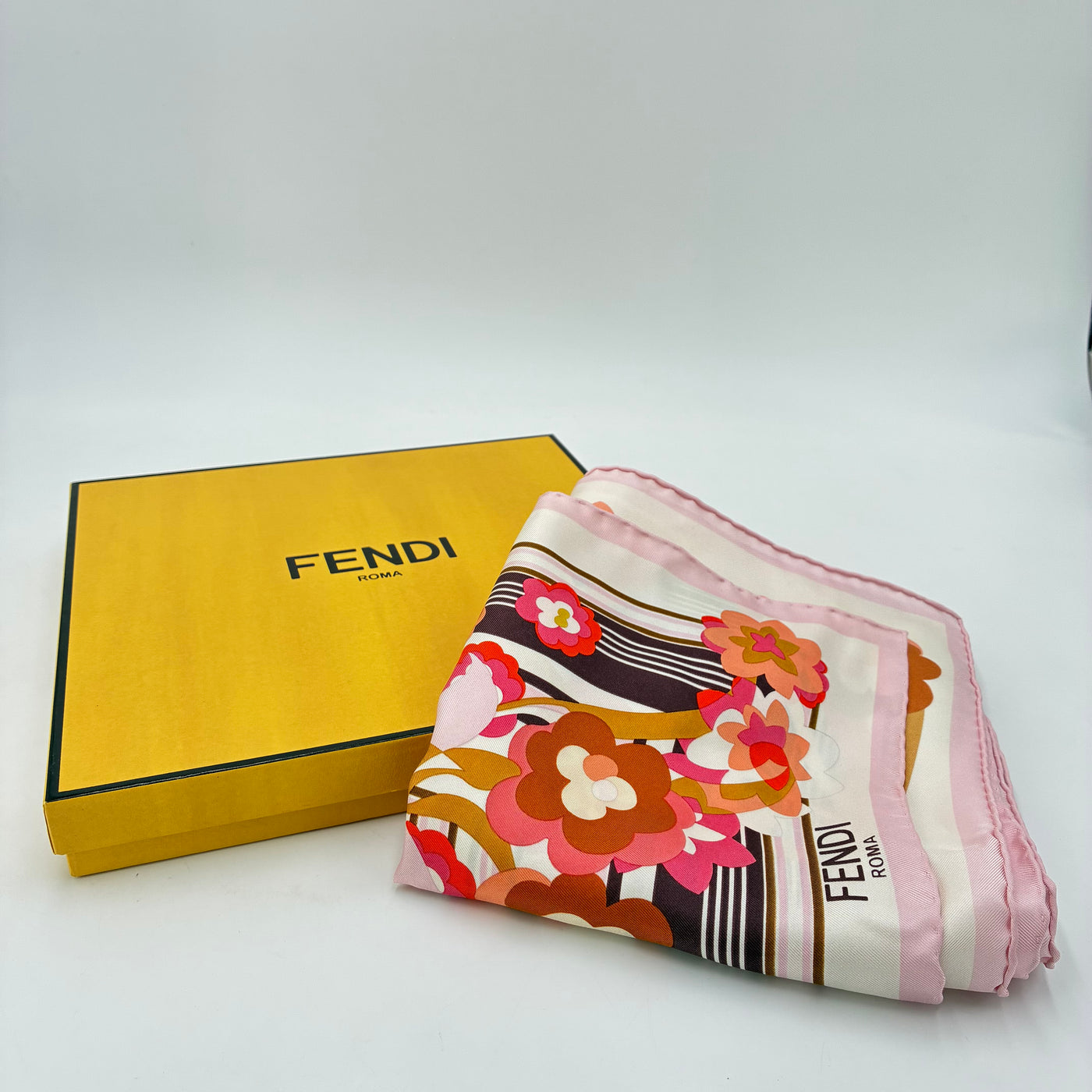 Fendi Carré aux motifs Floraux