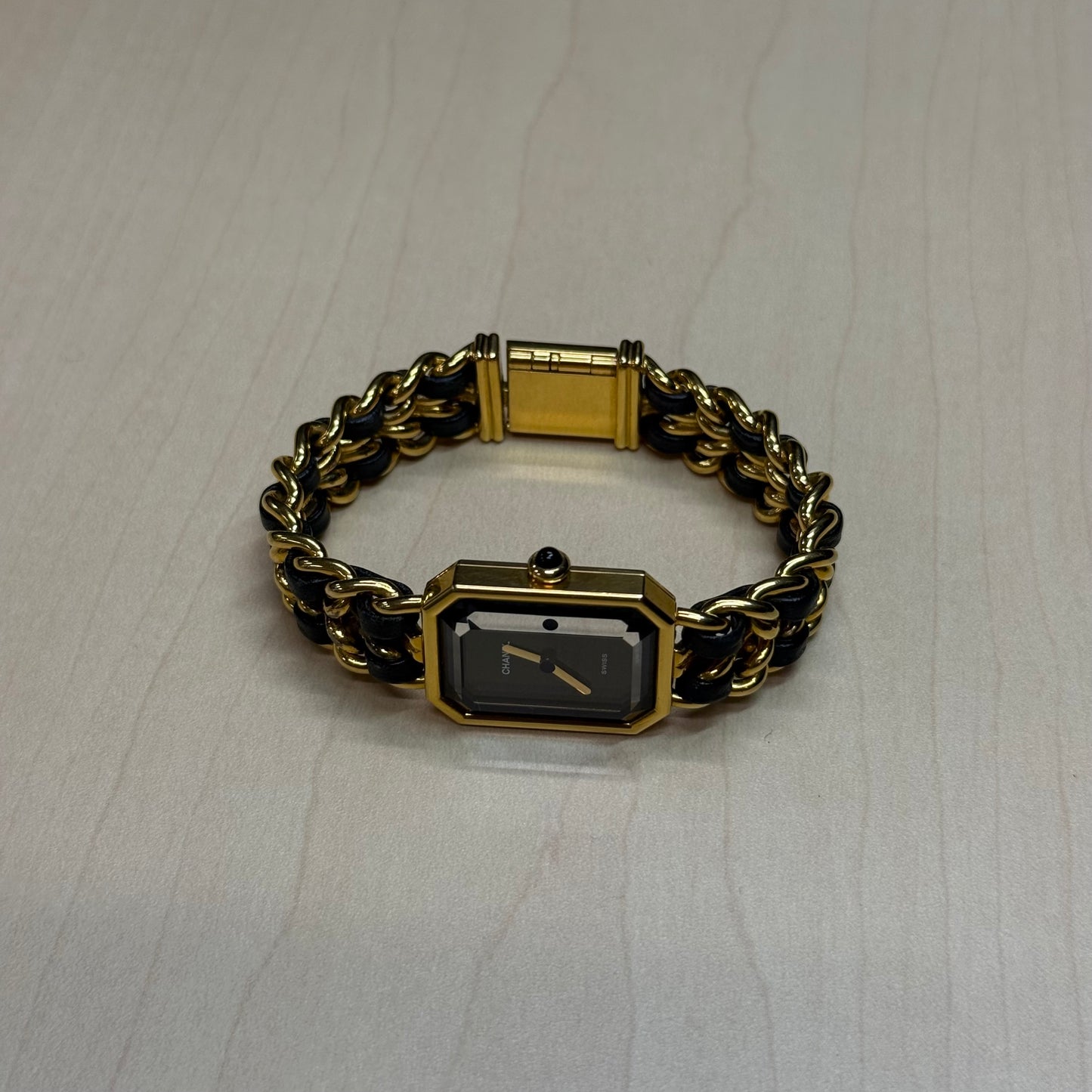 Chanel montre première originale taille M