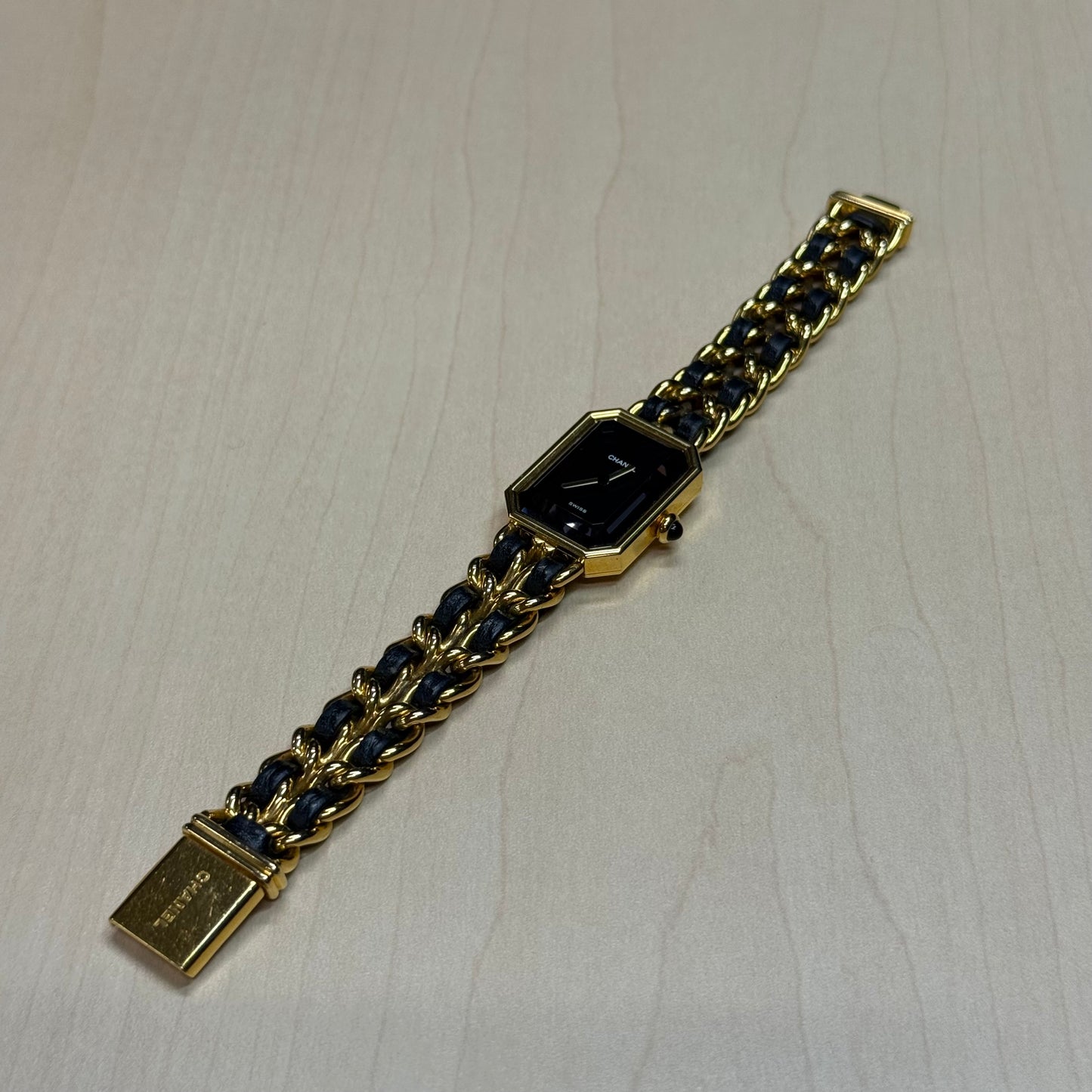 Chanel montre première originale taille M