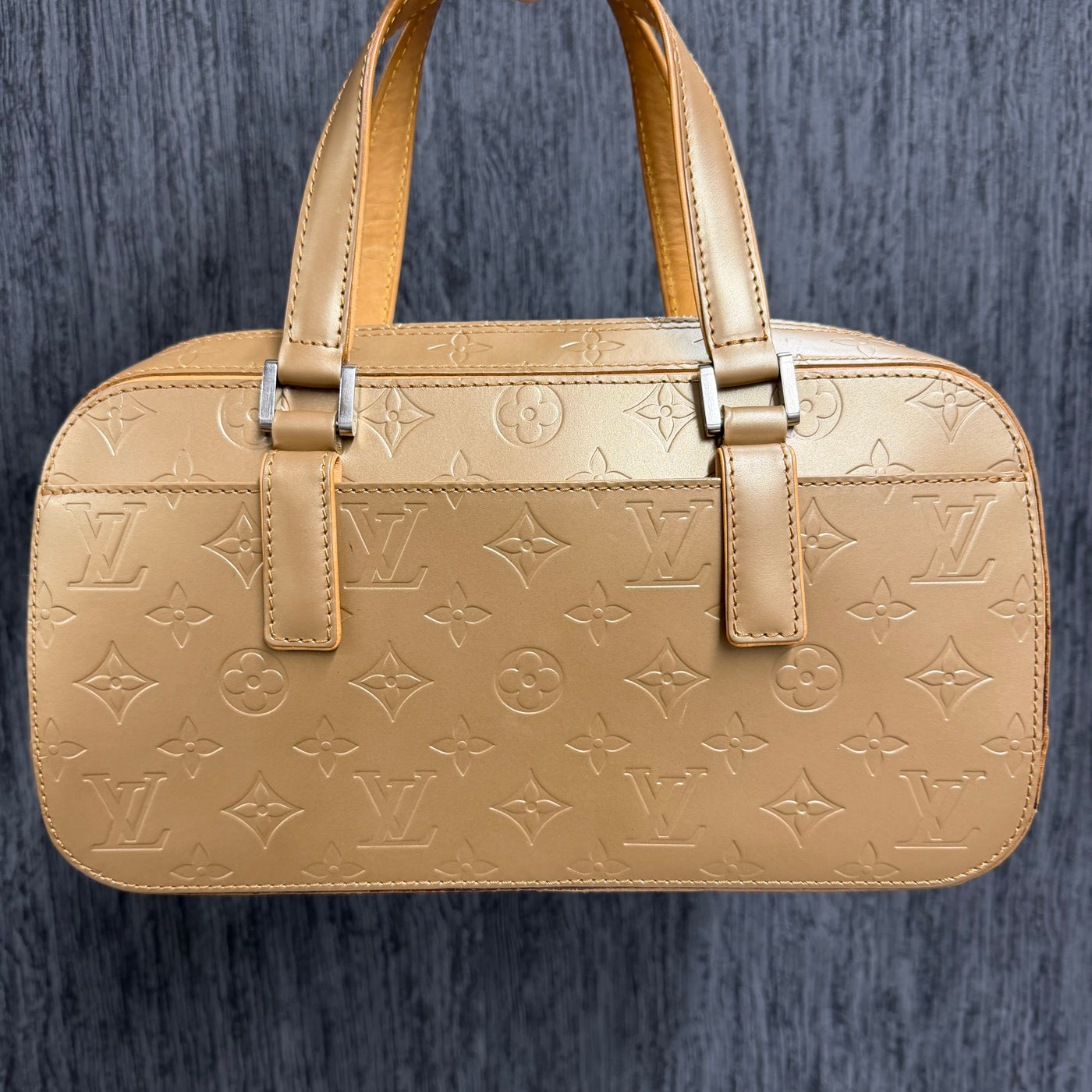 Louis Vuitton Shelton