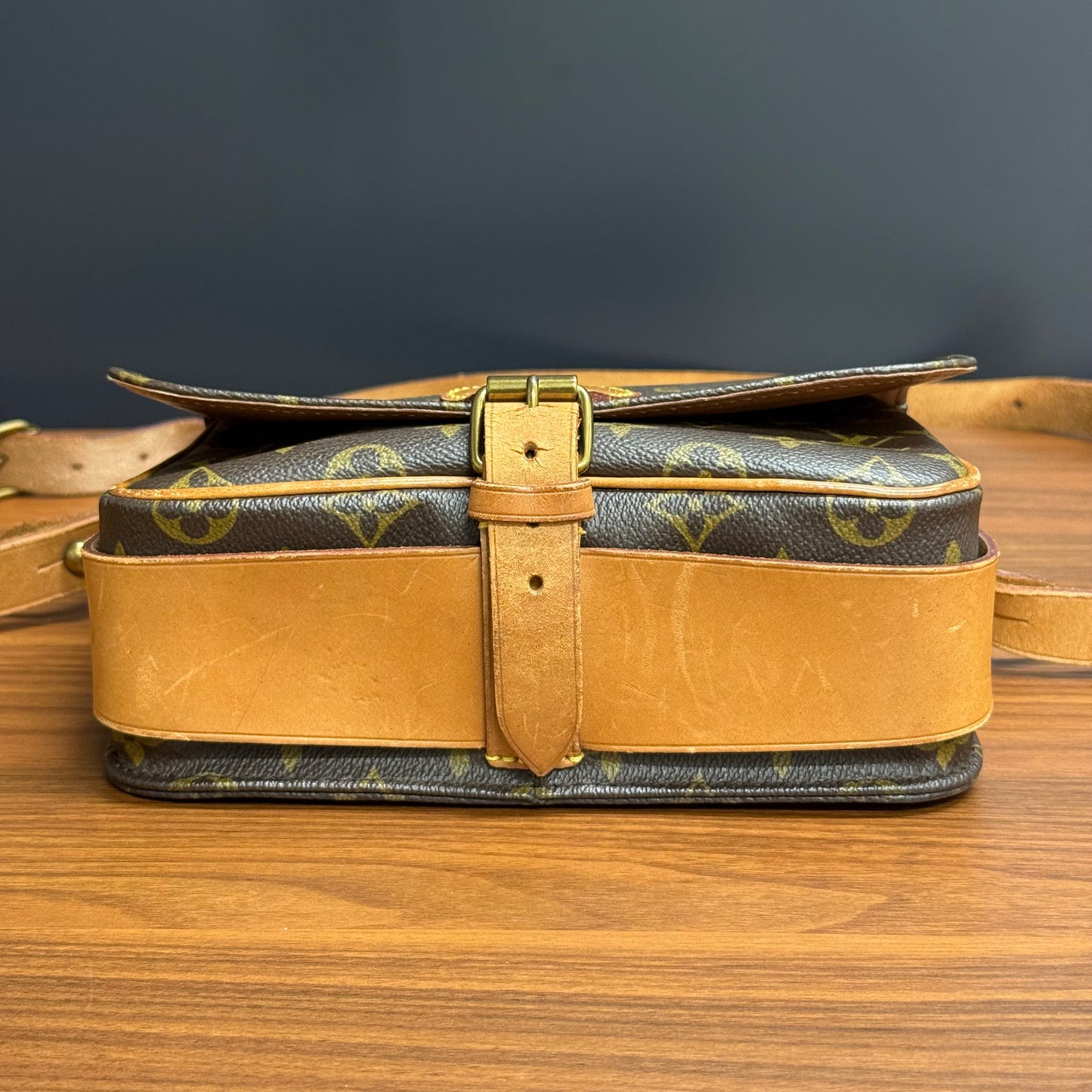 Louis Vuitton - Cartouchière