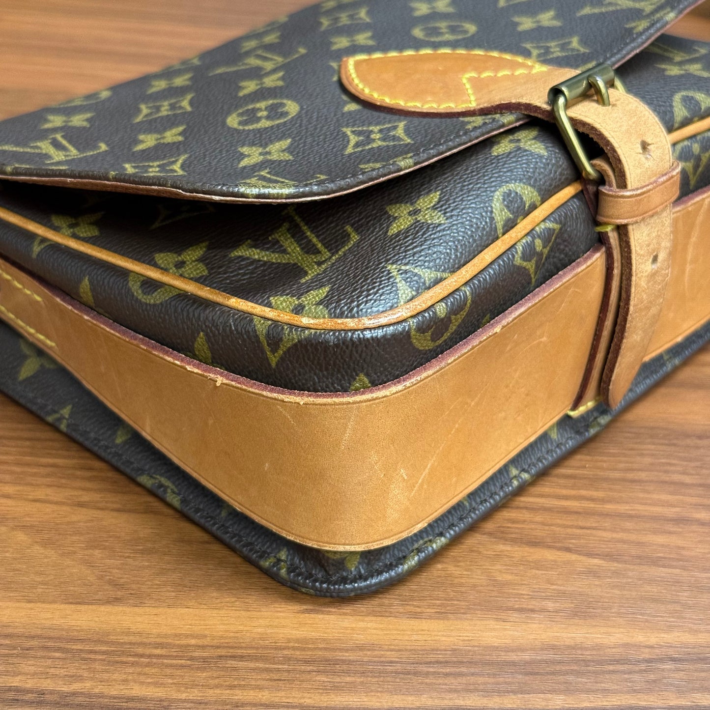 Louis Vuitton - Cartouchière